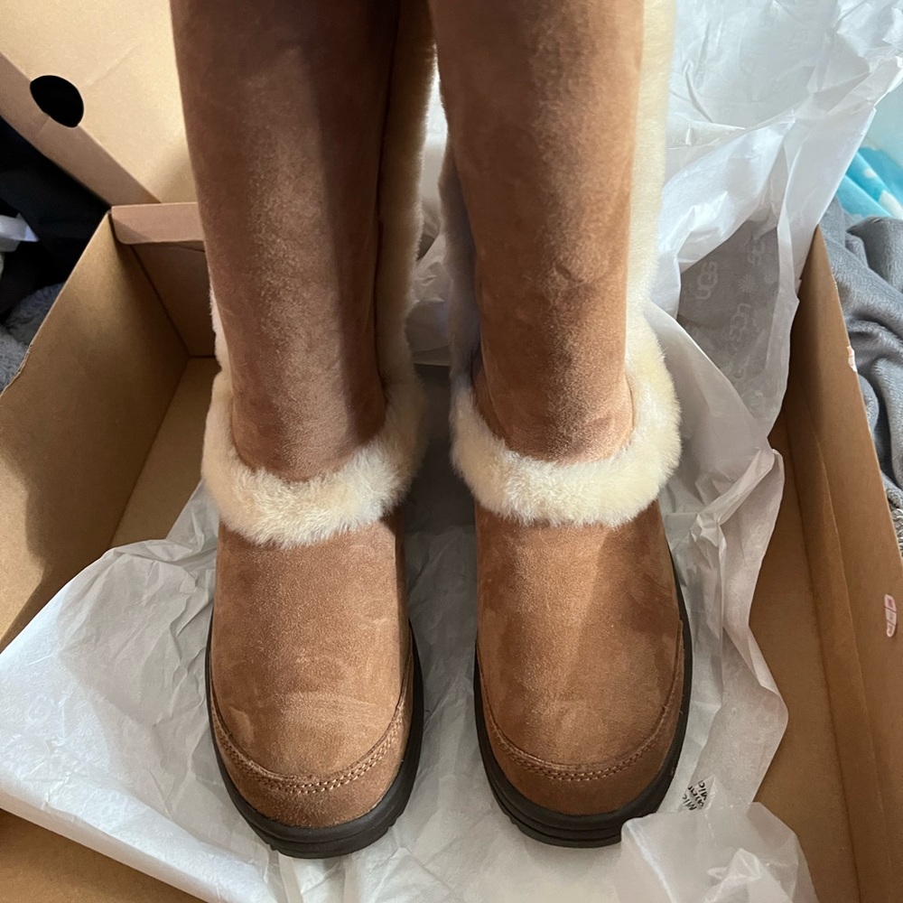 BRAND NEW! Sunburst Uggs never worn